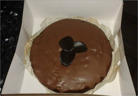 En ziet deze chocolade taart er niet verukkelijk uit?